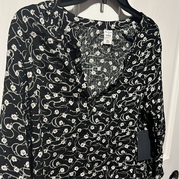 Melrose Market Floral Blouse...MSRP $30 - Picture 2 of 3